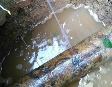 五原楼顶渗水维修公司分享下地暖漏水的原因及检测方法。